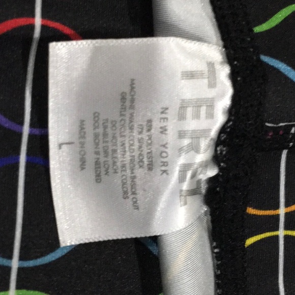 TEREZ ACTIVE WEAR  3” TALL BAND BLACK AND RAINBOW SOUND WAVES CAPRI LEGGINGS - Picture 11 of 13